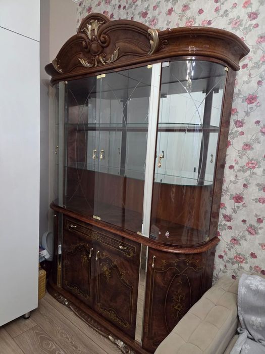 Продам сервант Италия