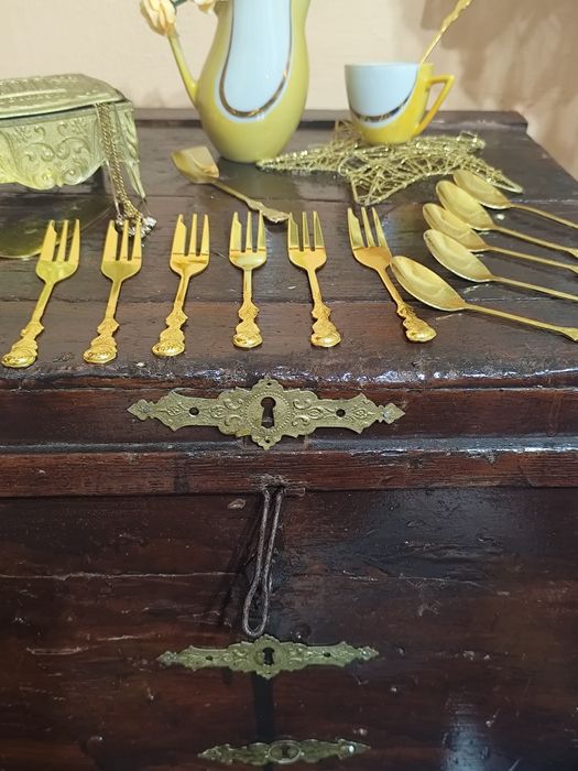 Комплект златисти прибори