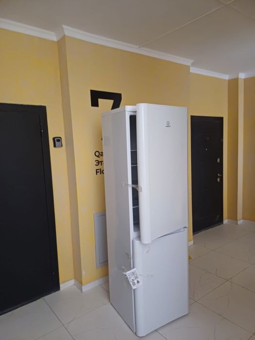 Продаю холодильник indesit