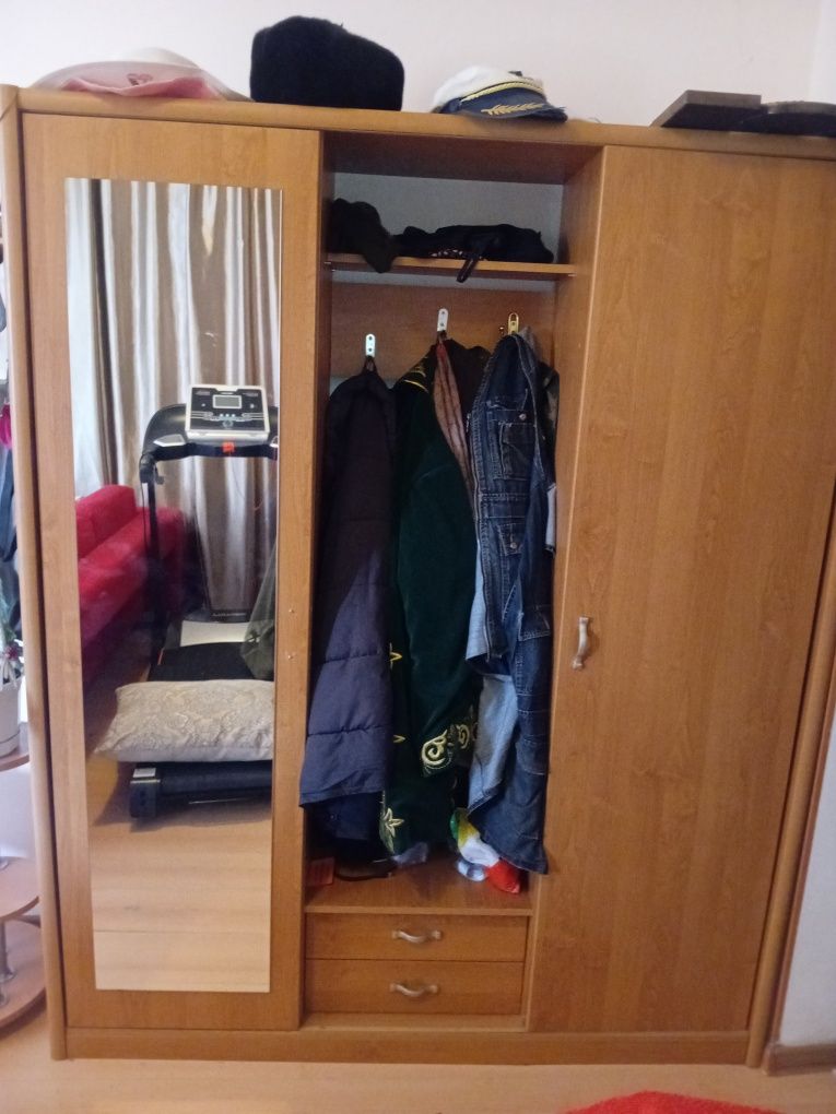 Шкаф в прихожую.