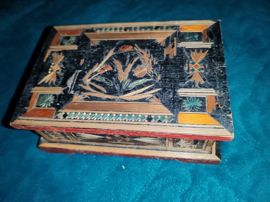 Cutie din lemn cu inserție de paie