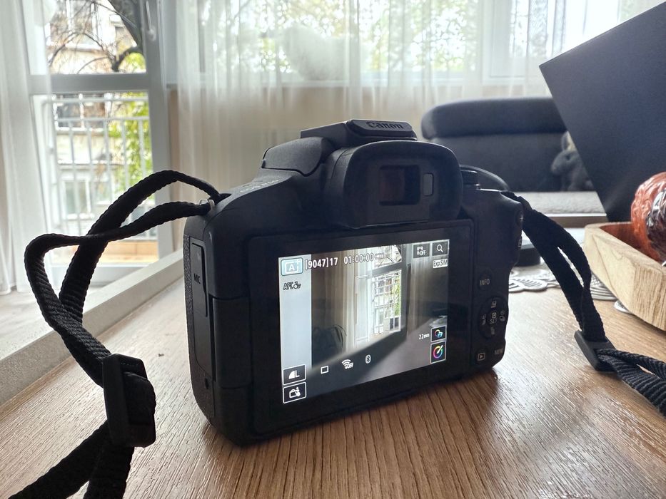 Фотоапарат Canon EOS R50 + обектив Canon RF-S 18-45mm