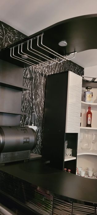 Bar bucătărie și două scaune