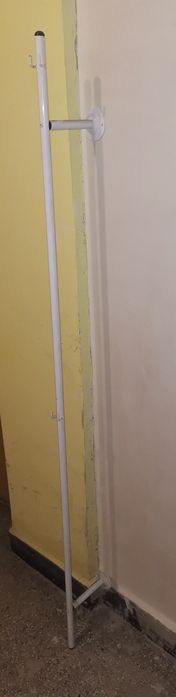 Скари и стойки за стена за слънчеви очила или диоптрични рамки