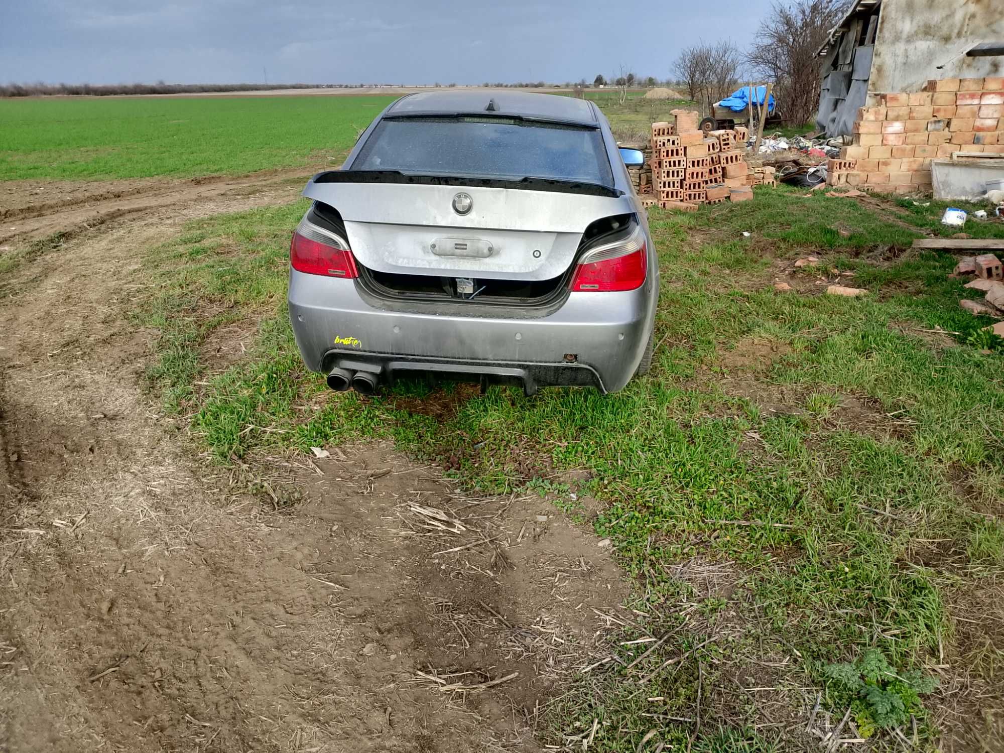 Продава се на части