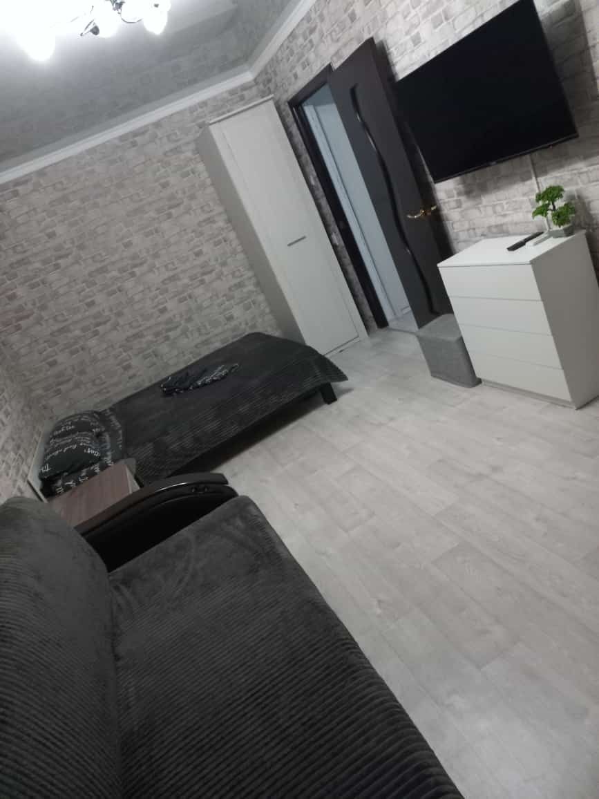 ИДЕАЛЬНО ЧИСТАЯ 1ком.кв.ЗКОгАксай.4 микр.2эт.посуточно.по часамSmartTV