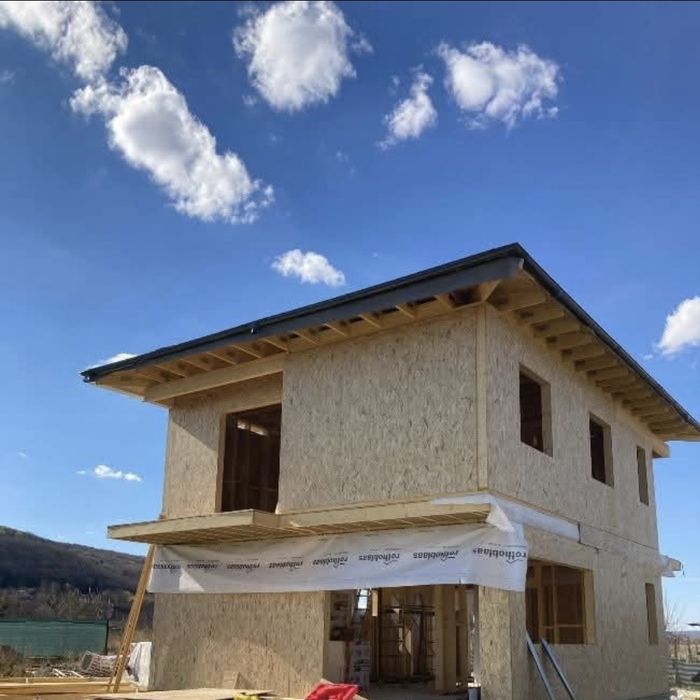 Vand cabane de locuit sau de vacanta