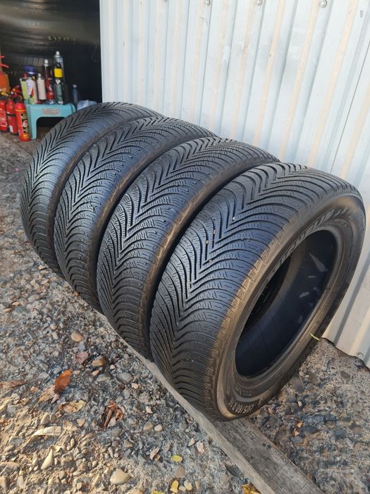4 Anvelope de iarna *205/60R16*Michelin*LICHIDARE STOC*75 Lei Buc*