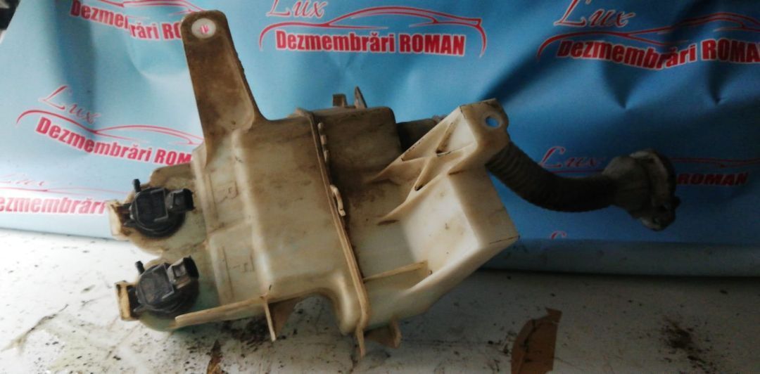 vas lichid parbriz   toyota rav 4 motor 2.2 d-4d 177cp 2ad-ftv dezmembrez dezmembrari
