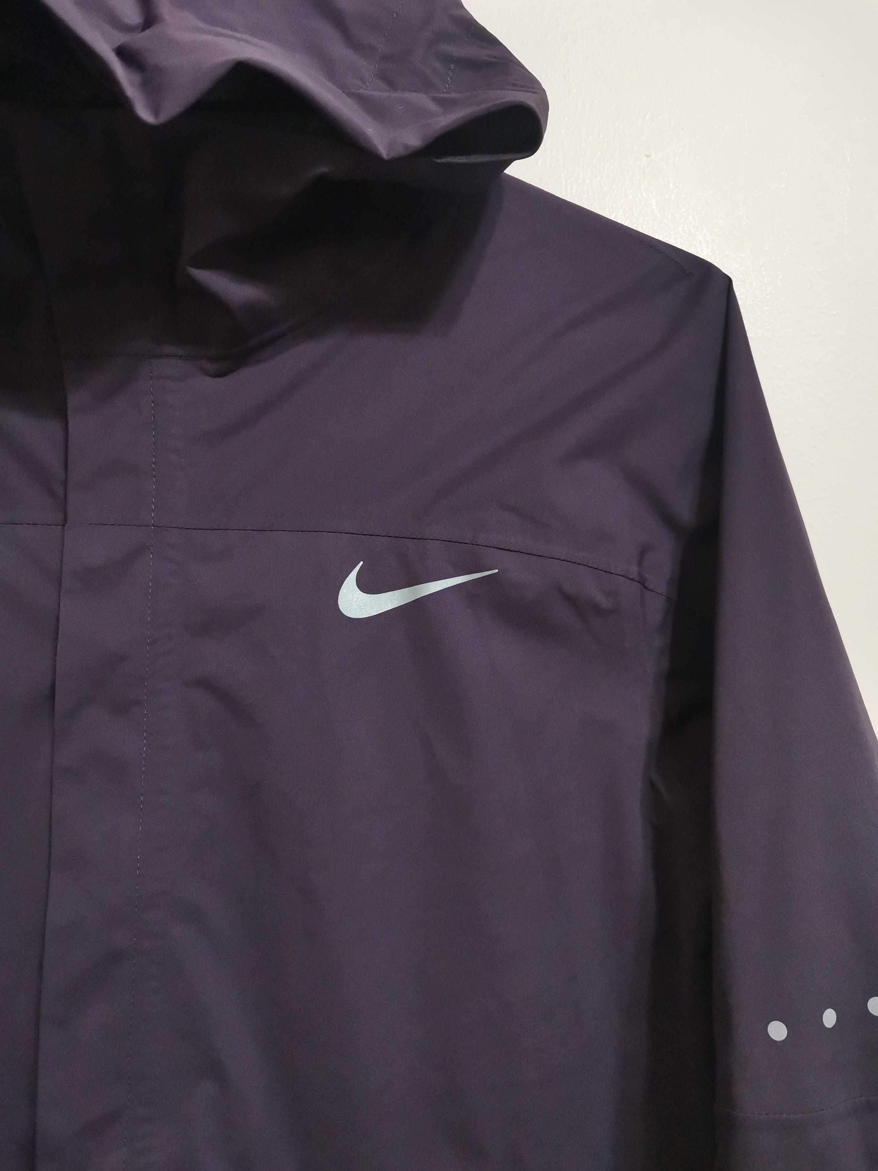 Nike Shieldrunner Jacket.Nike WMNS Bonded Top.The North Face T-Shirt.