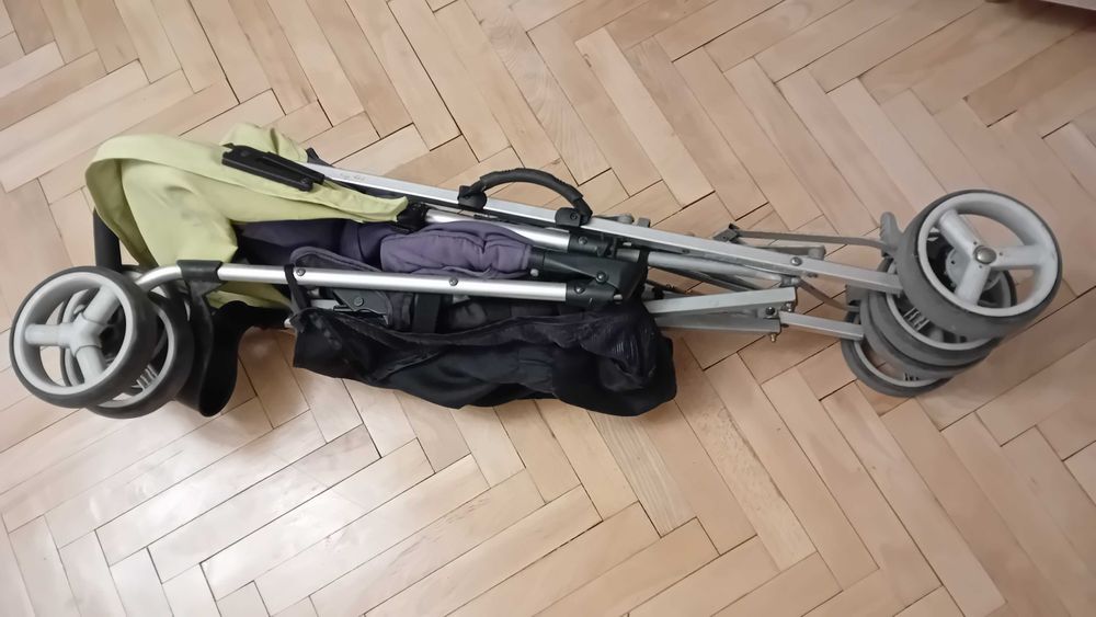 Carucior pentru copii pliabil de tip stoller
