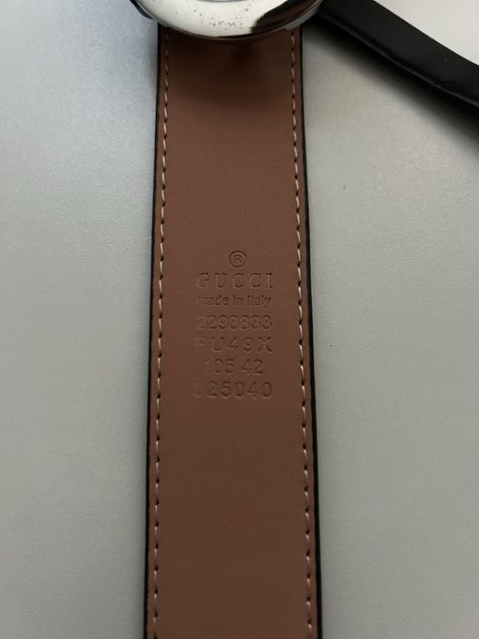 Gucci колен и портфейл.
