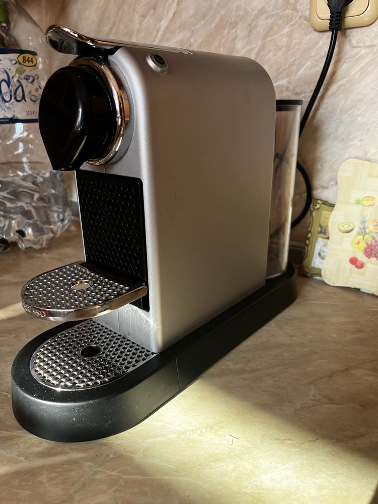 Продавам кафе машина Delonghi CH-1006 Lausanne