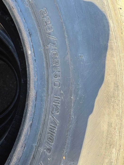 Продавам бусови гуми 225 70 15С Сумитомо