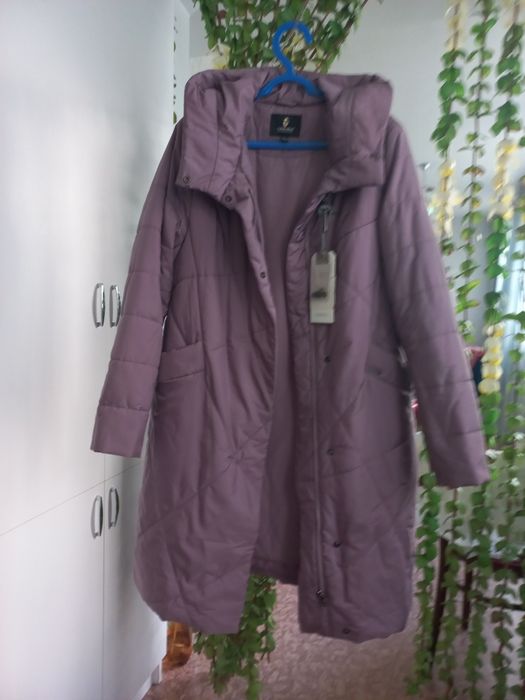 Шуба,цельный мех,нутрия,50р.и новое пальто стеган.