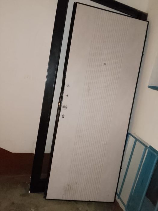 Двери входные на запчасти