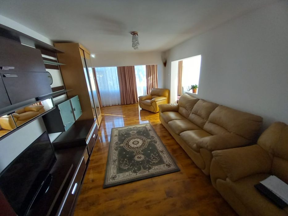 Închiriez apartament ultracentral etaj 2 cu vedere la parcul central