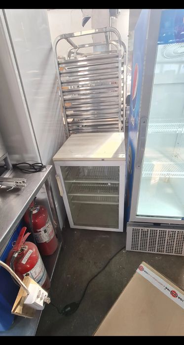 Vitrine verticale ca Noi / FRIGIDERE Albe / Echipament Horeca second /
