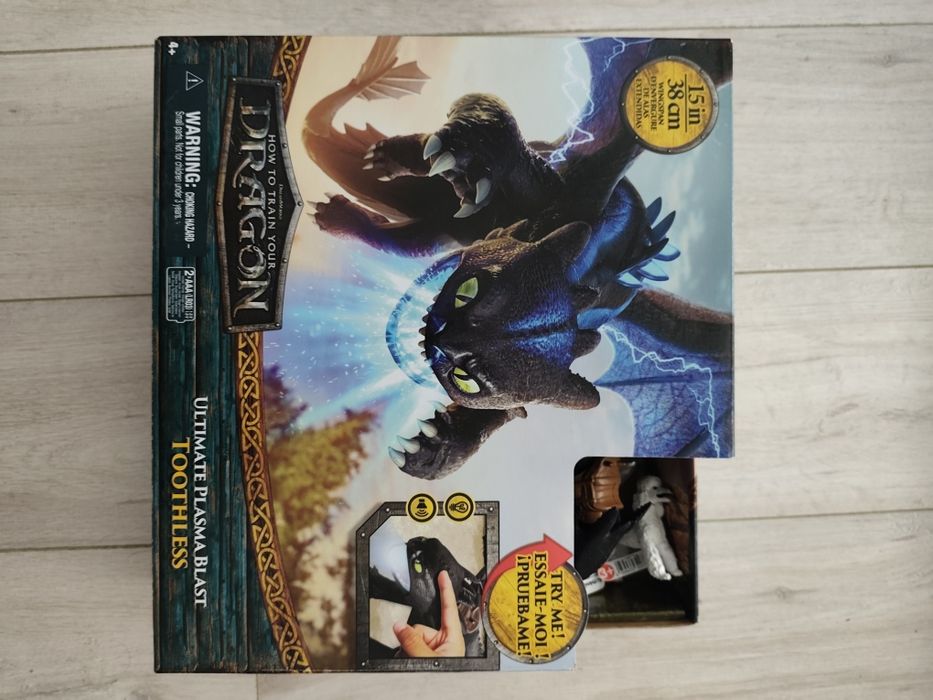 Figurina How to train your dragon - Dragon Interactiv cu efecte lumino