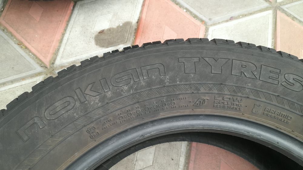 Vând 4 anvelope de iarna 225 65 r17 NOKIAN