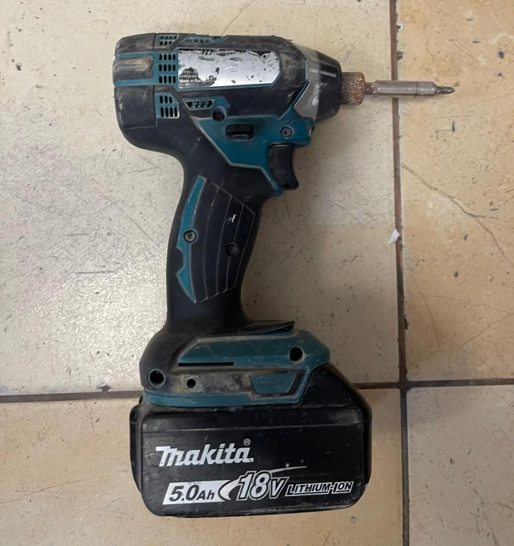 Set 4 Unelte Makita cu 4 baterii si incarcator -A-