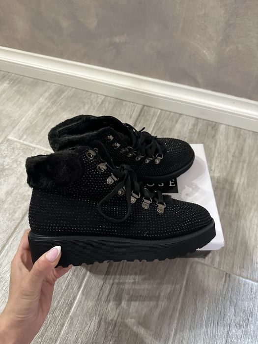 Нови боти с пух вътре 37 номер