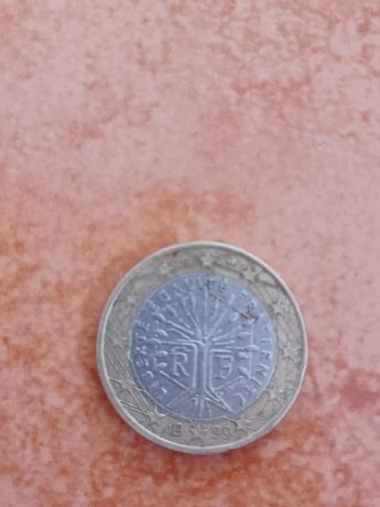 Vand monezi de 1 euro și 50 cent
