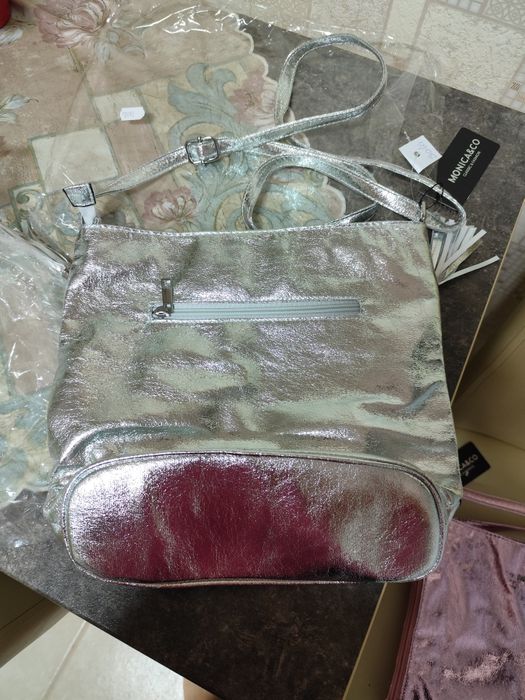 Vând doua genti noi