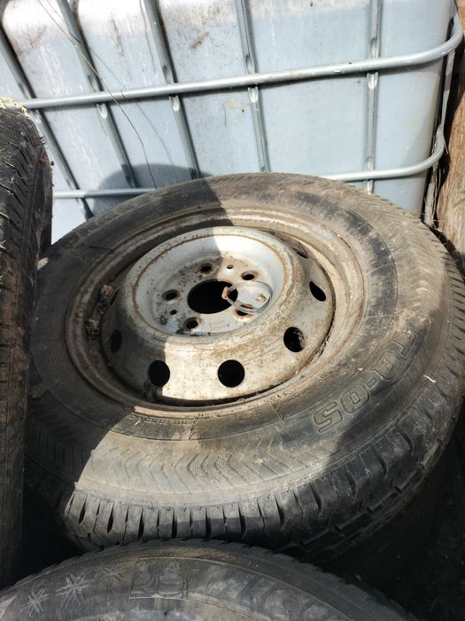 Vând doua roti 205/75R16C