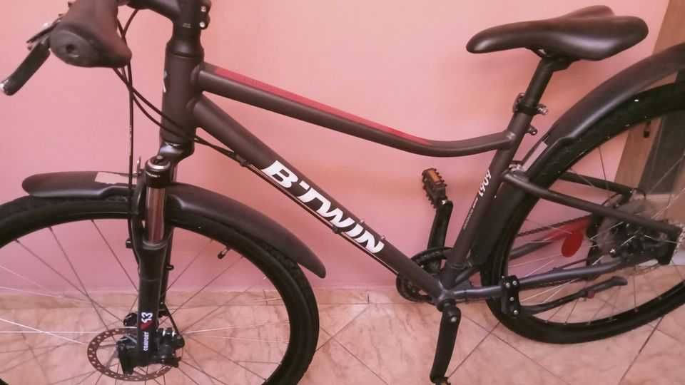 bicicleta ca noua B'TWIN roti pe 28 frine disc ,pret convenabil