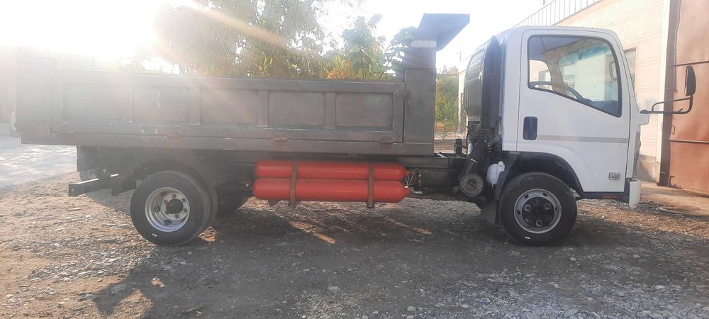 Isuzi самосвал сотилади