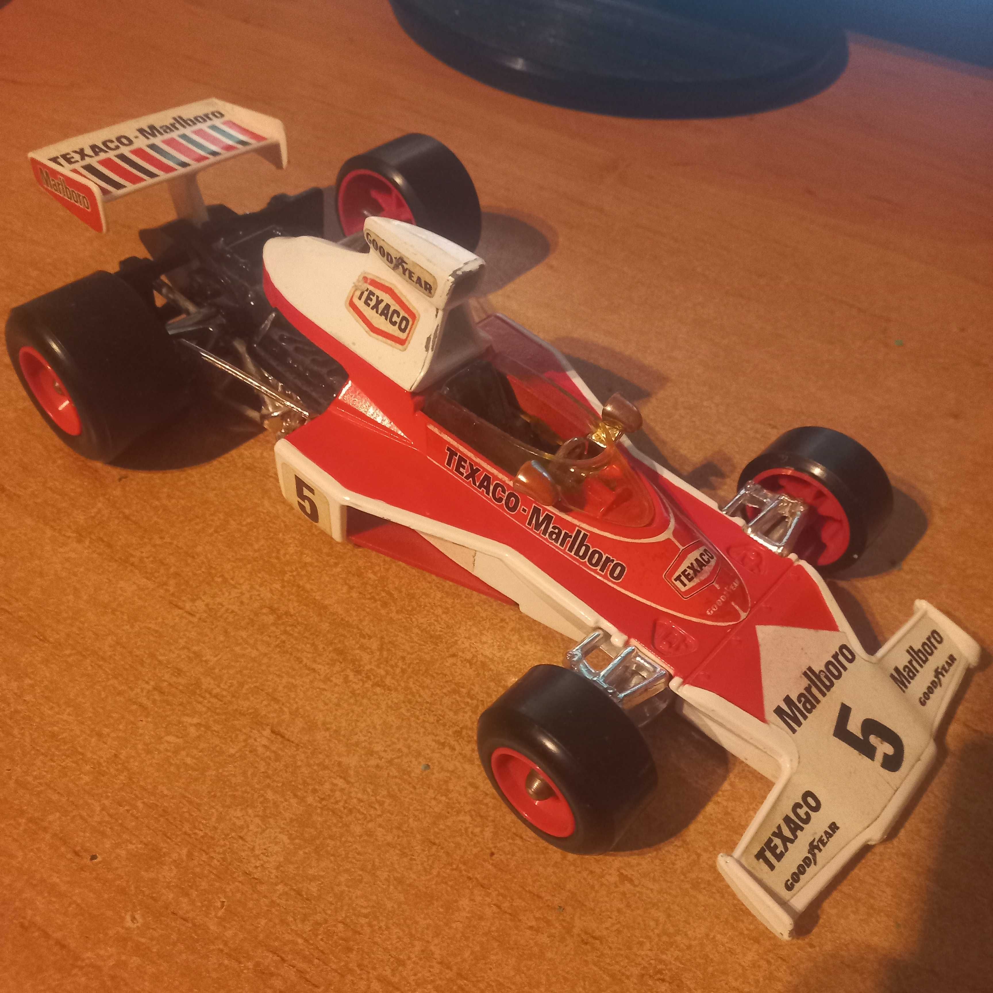 Продавам колекционерска кола Mclaren M32B F1