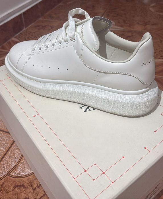 Vând adidași Alexander McQueen