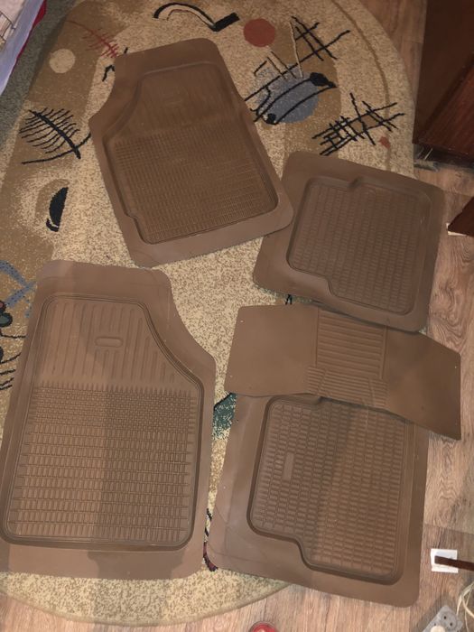 Продам автомобильные полики коврики как новые