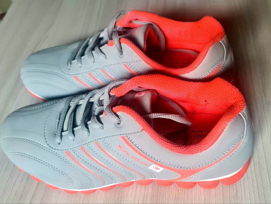 Кроссовки женские