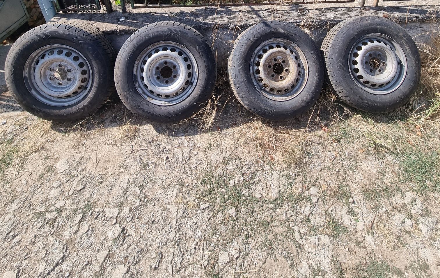 Гуми с джанти 205/75/16С