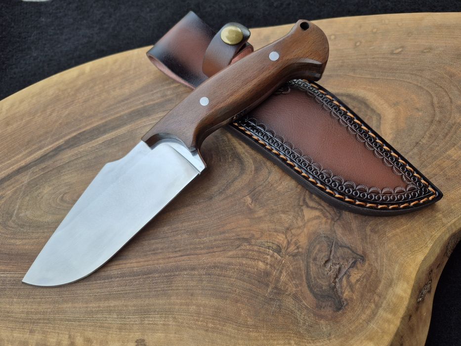 Ръчно изработен нож с кожена кания,LN403