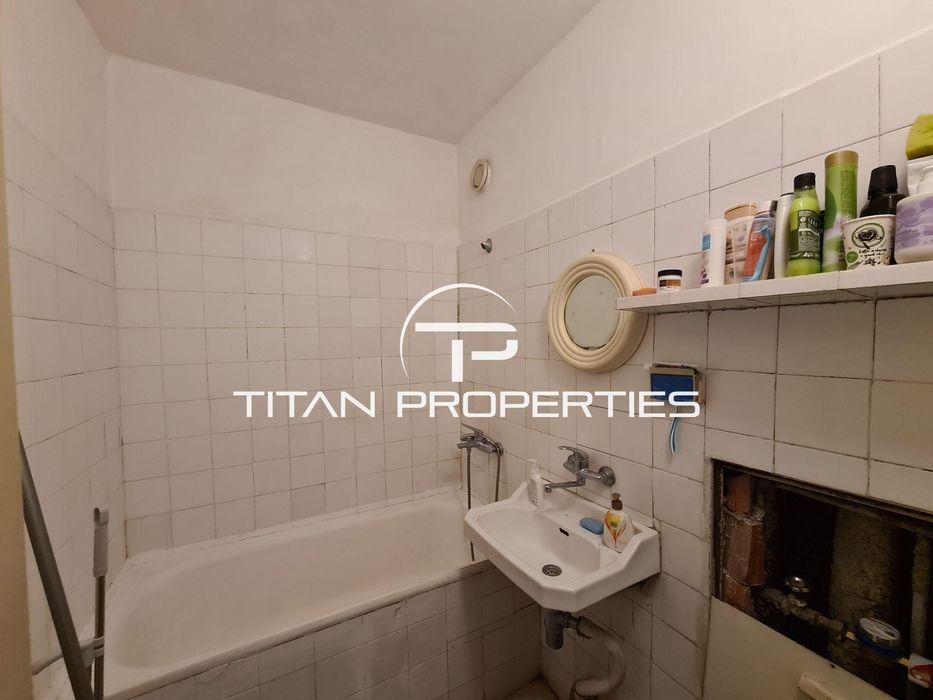 Продава се Тристаен апартамент в Пловдив, Христо Смирненски - 82 кв.м за 1950 €/кв.м - Снимка #4