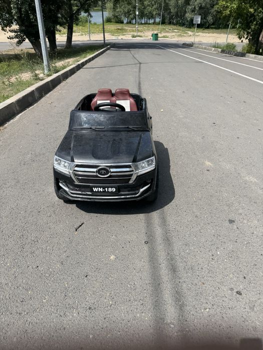 Электромобиль детский