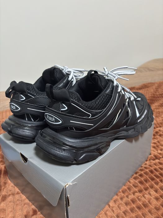 Balenciaga track