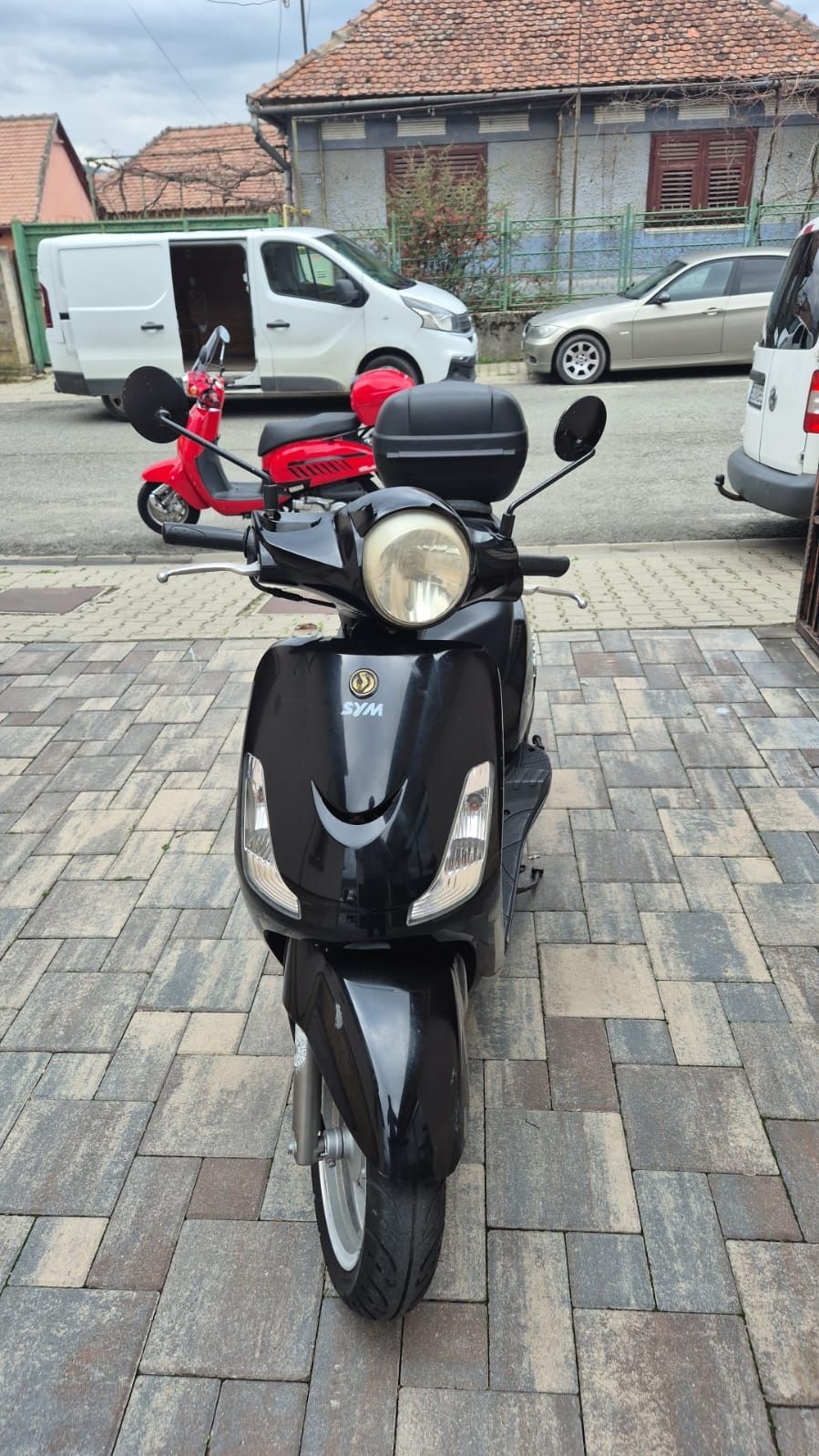 Inchiriez scutere 125/ 125cc scooters for rent