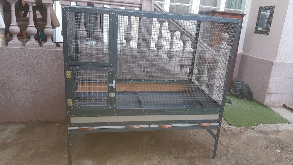 Продаеться  новая  клетка  для  животных   папугаев   белок