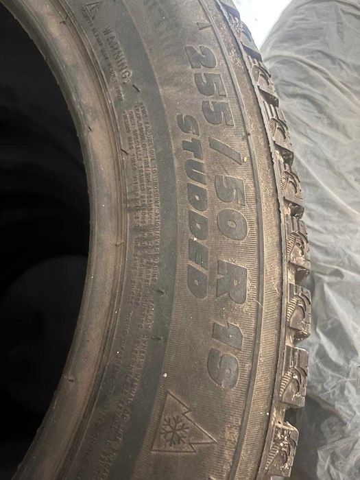 Зимние б/у шины шипованные 255/50 R19 Michelin
