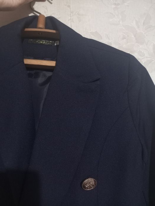 Темный синий костюм