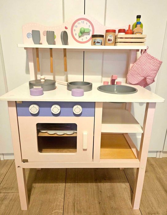 Детска кухня от дърво + много уреди и аксесоари