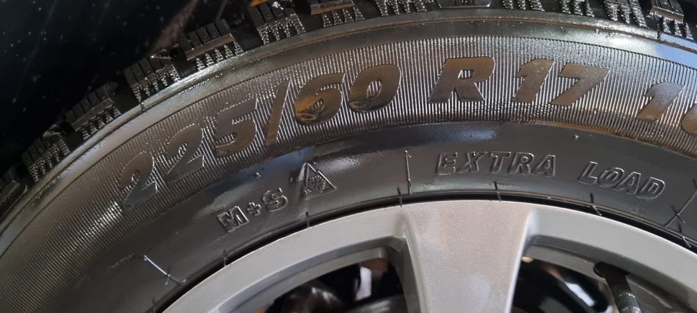 Anvelope iarnă 225 60 R17 și jante în stare excelentă + anvelope vară