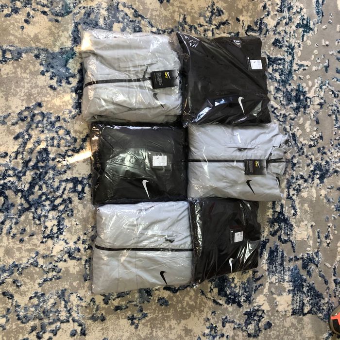 Vand geci Nike noi cu eticheta