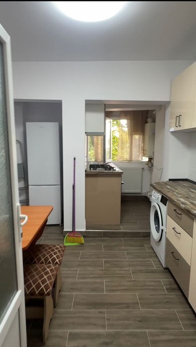 Inchiriez apartament