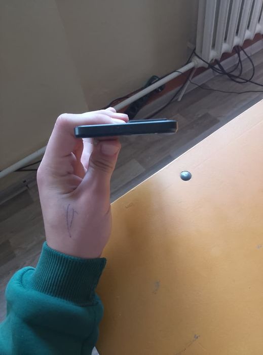 Продаю телефон б/у