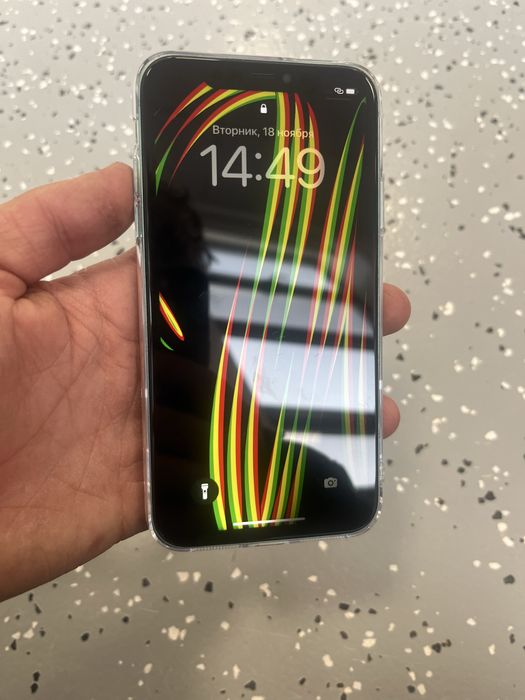 Продам айфон 11 64